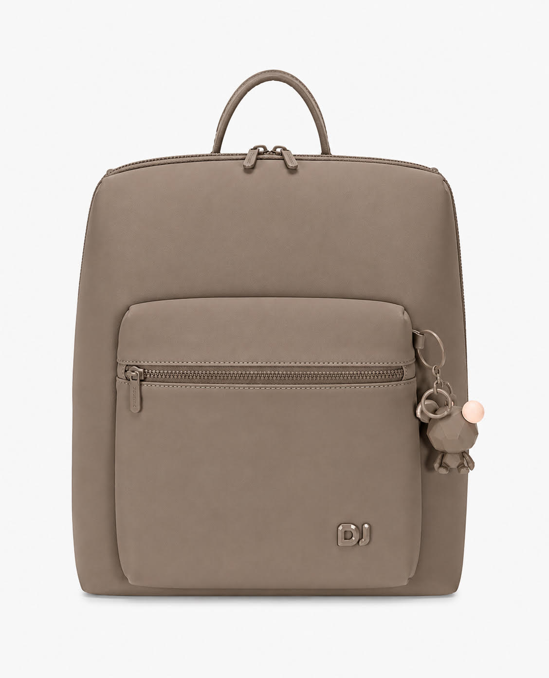 תיק גב "לין" של ibags: עיצוב מינימליסטי עם כיס קדמי, ידית עליונה ותליון חמוד לנוחות ולמראה יומיומי.
