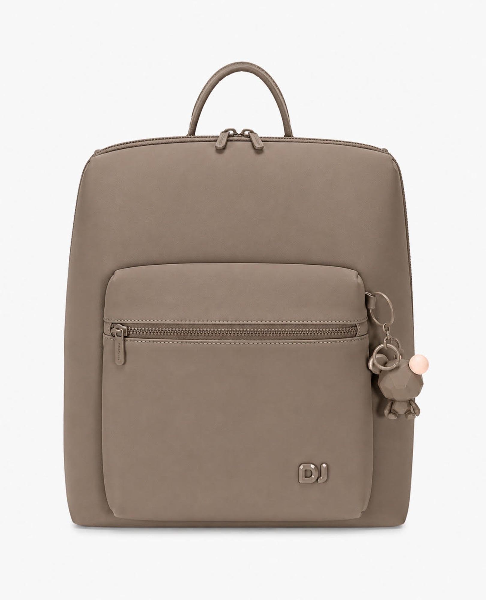 תיק גב "לין" של ibags: עיצוב מינימליסטי עם כיס קדמי, ידית עליונה ותליון חמוד לנוחות ולמראה יומיומי.